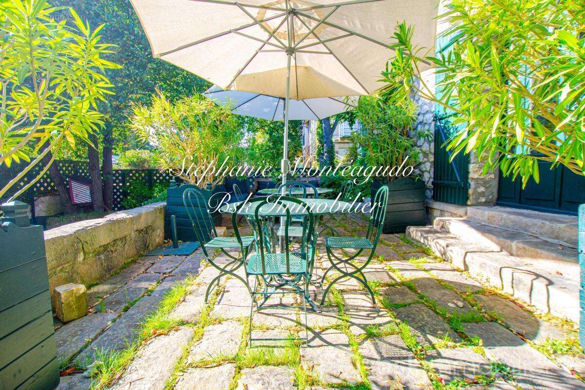Demeure de charme début 1900 avec grand jardin, piscine, et sous-sol ! - photo 4