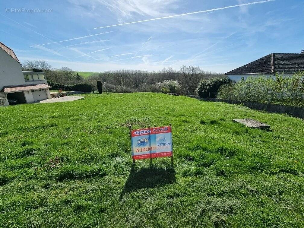 Terrain à LA FERTE-GAUCHER