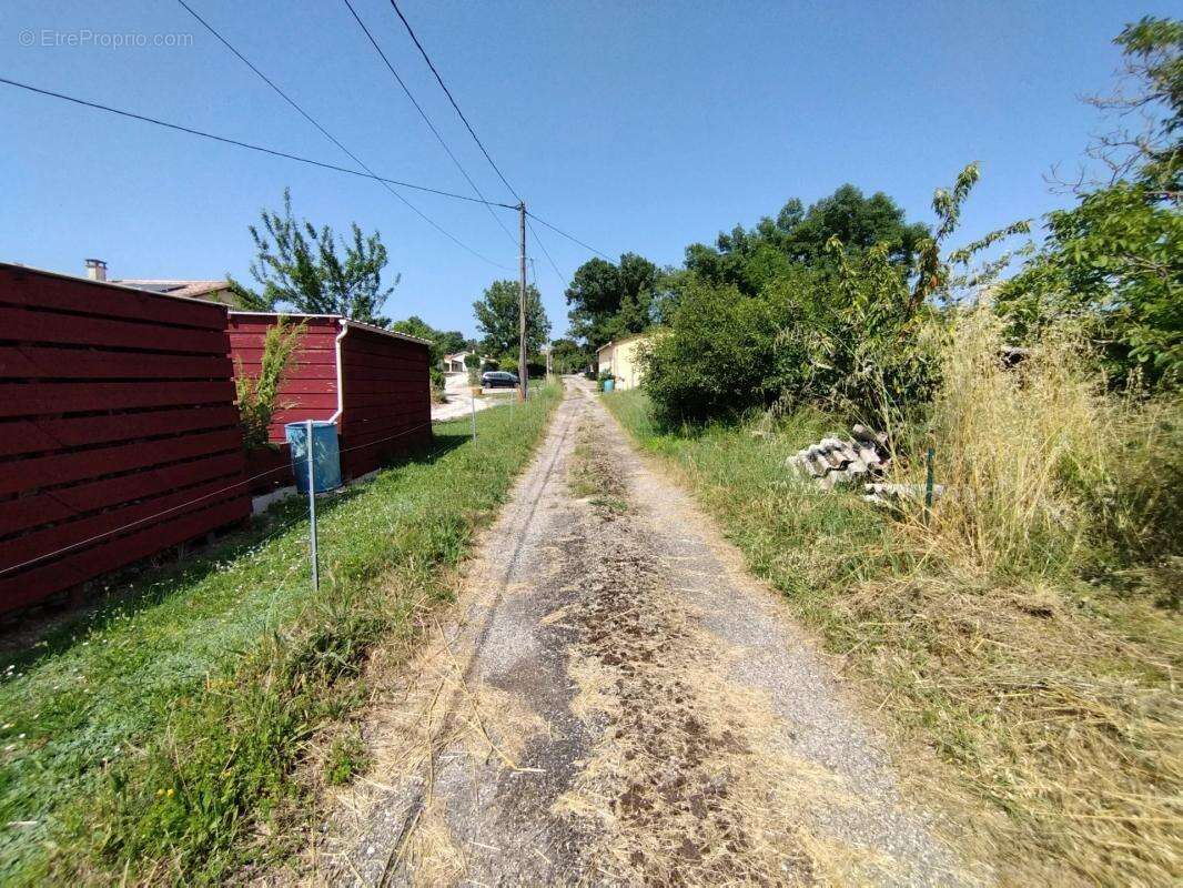 Terrain à CASTELNAU-MONTRATIER