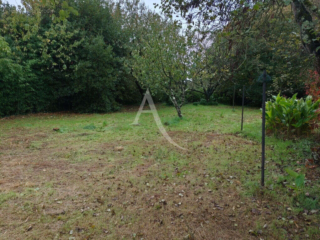 Maison à SAINT-LAURENT-DE-LA-PREE