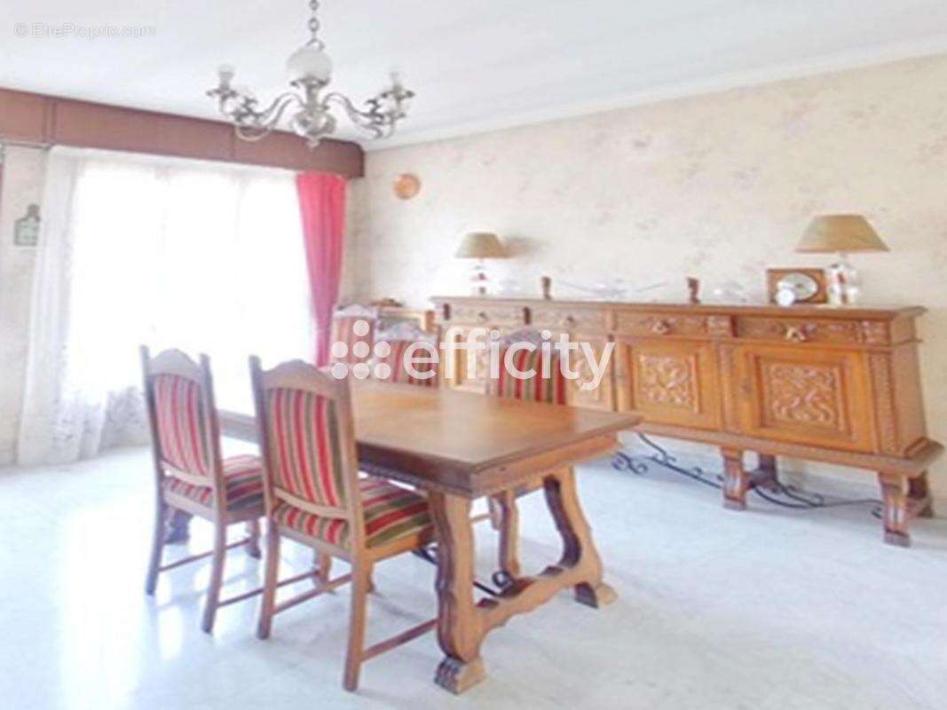 Maison à LES CLAYES-SOUS-BOIS