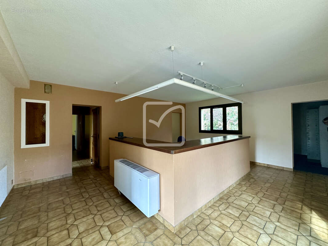 Commerce à SARLAT-LA-CANEDA