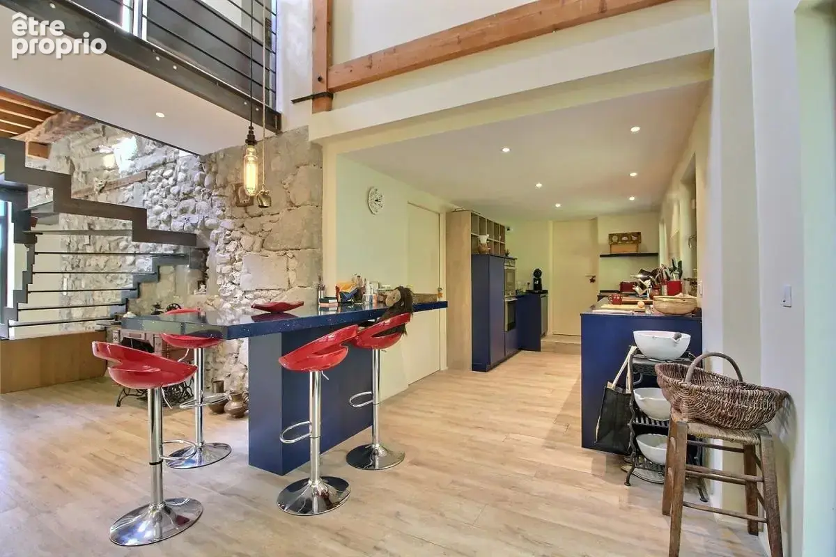Maison indépendante de 218.63 m², terrain de 1928 m² - photo 4