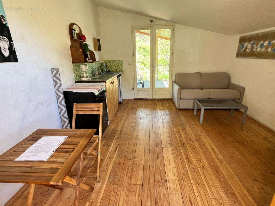 Maison à SAINT-PIERRE-SAINT-JEAN