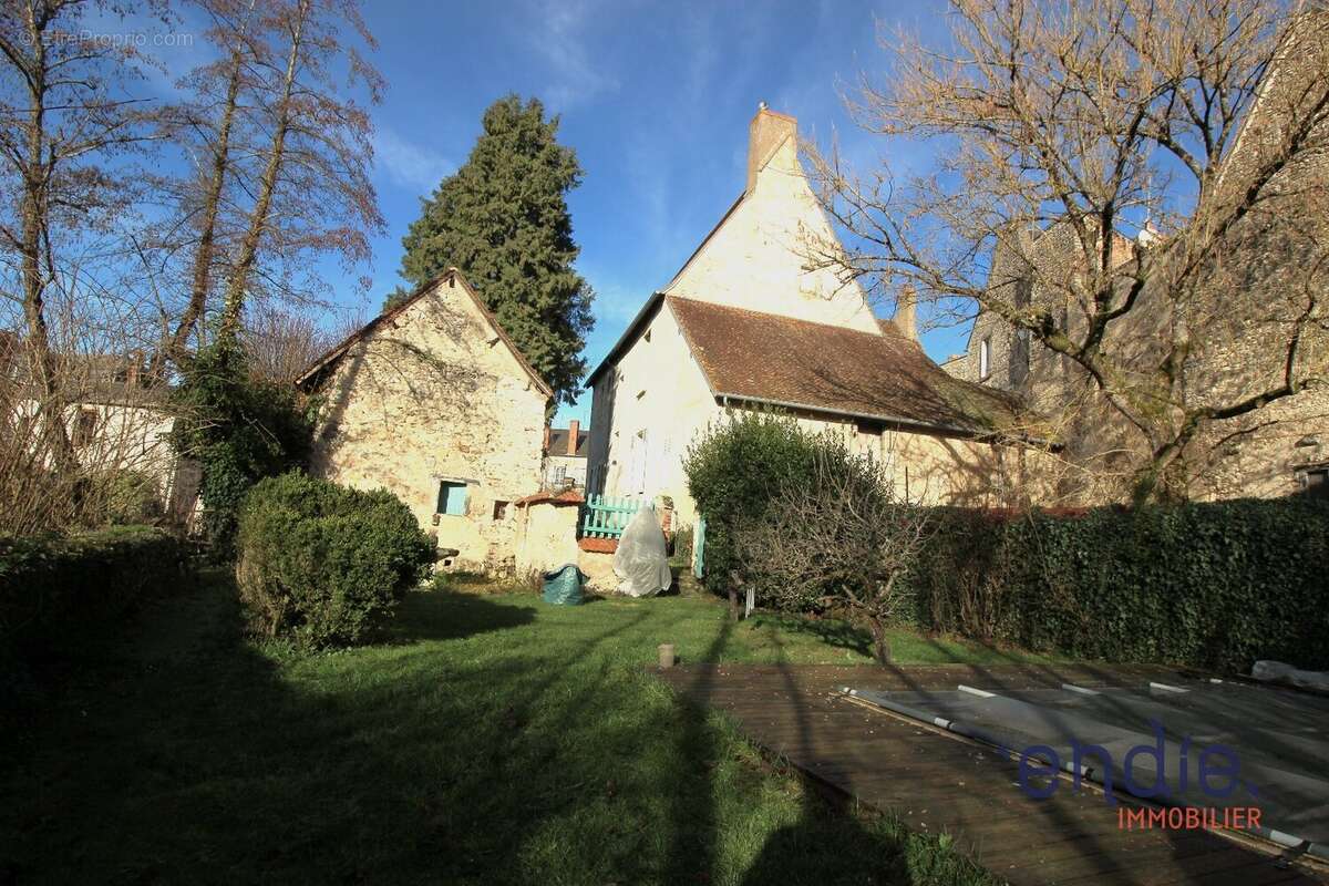 Maison à MEHUN-SUR-YEVRE