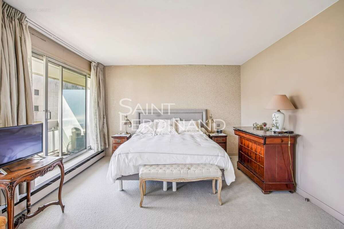 Appartement à NEUILLY-SUR-SEINE