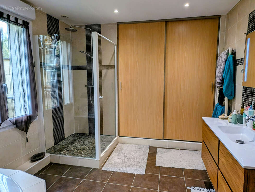 Maison à BAZAINVILLE