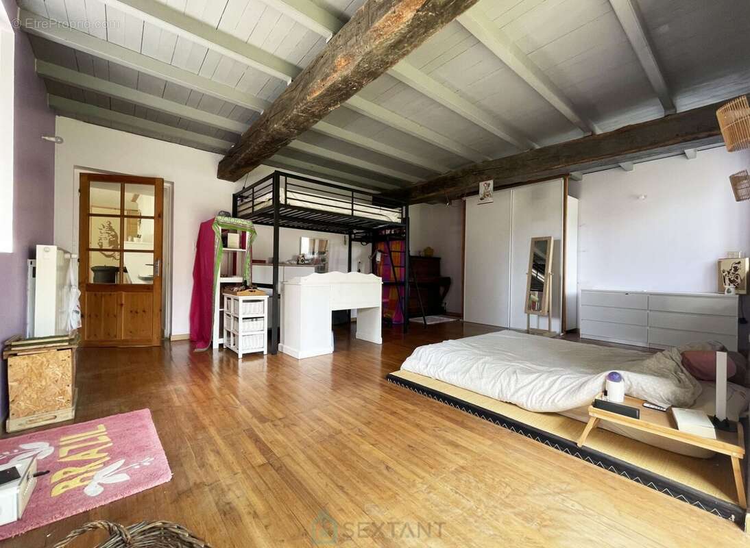 Belle propriété de 325² avec jardin de 3 660m² et dépendances - photo 12