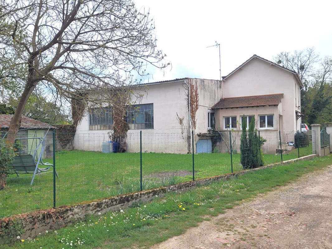 Appartement à BRIENON-SUR-ARMANCON