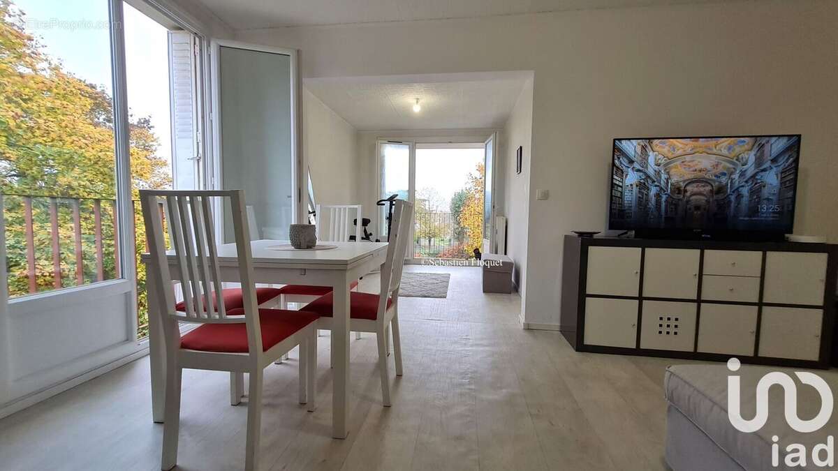 Photo 3 - Appartement à NEUVILLE-AUX-BOIS