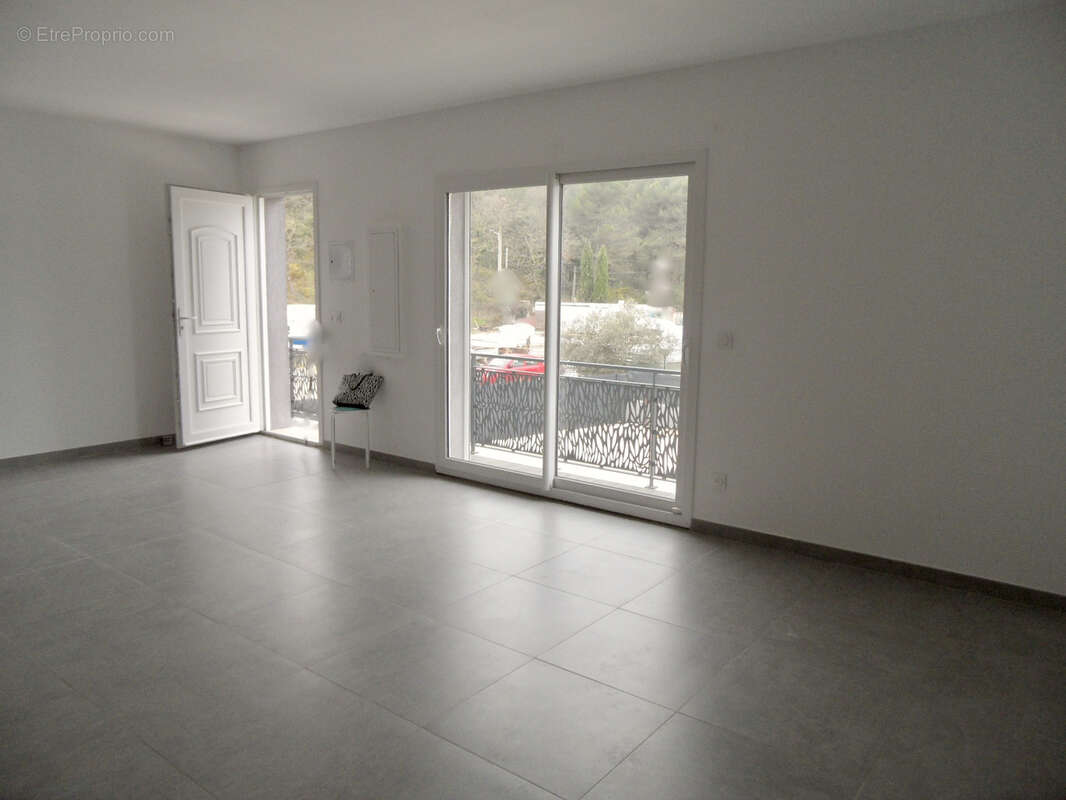 Appartement à PEYPIN
