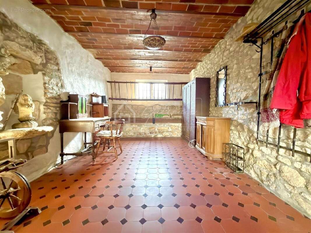 Maison à LA CHAPELLE-LA-REINE