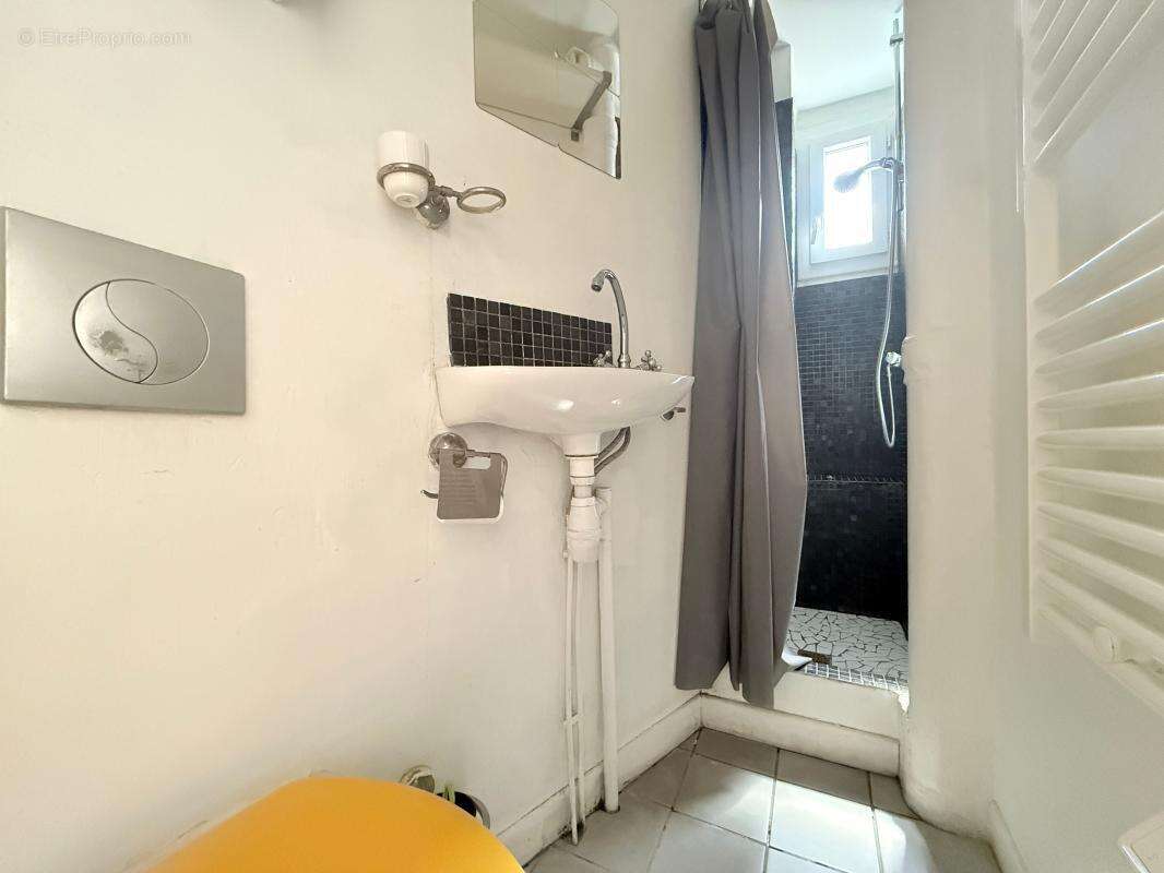 2 pièces en dernier étage, idéalement situé ! - photo 6