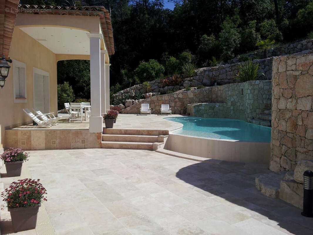 Maison à ROQUEFORT-LES-PINS