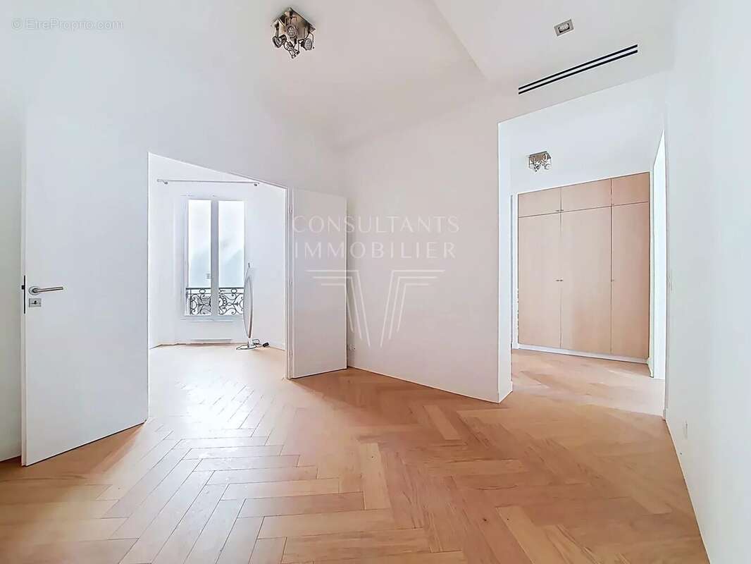 Exclusivité. rue de chaillot - photo 3