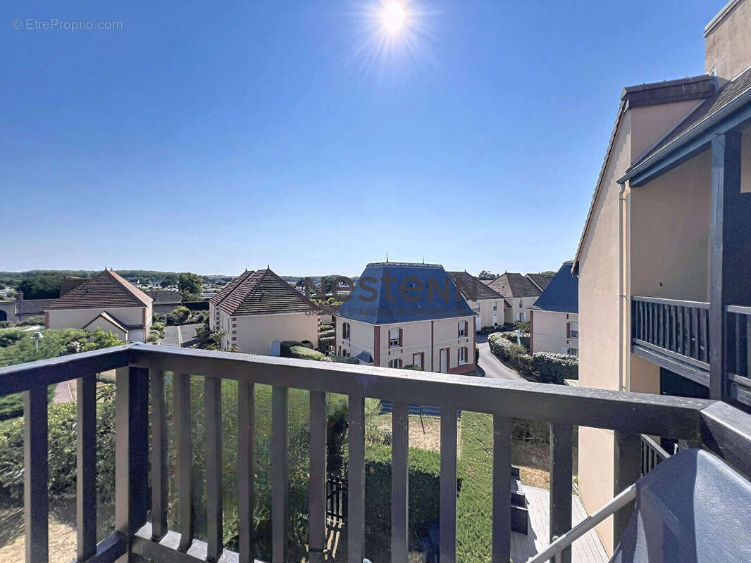 A vendre studio dernier étage avec coin nuit et balcon à deux pas de la plage - photo 9