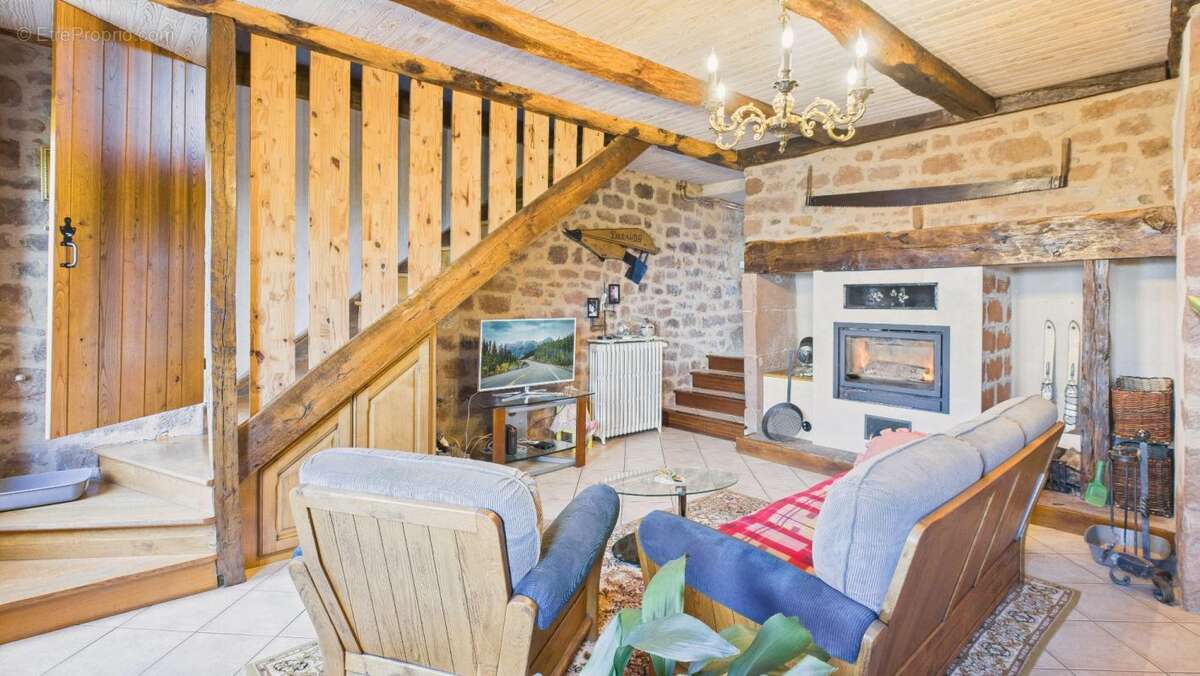Maison à SAINT-CHRISTOPHE-VALLON