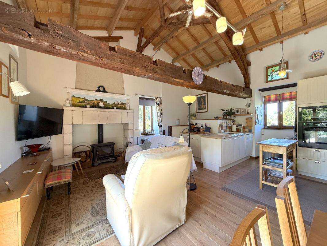 Maison à NANTEUIL-AURIAC-DE-BOURZAC