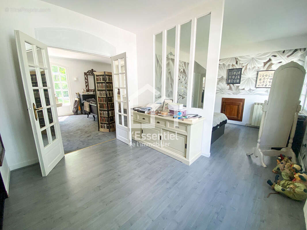 Maison à VERNEUIL-SUR-SEINE