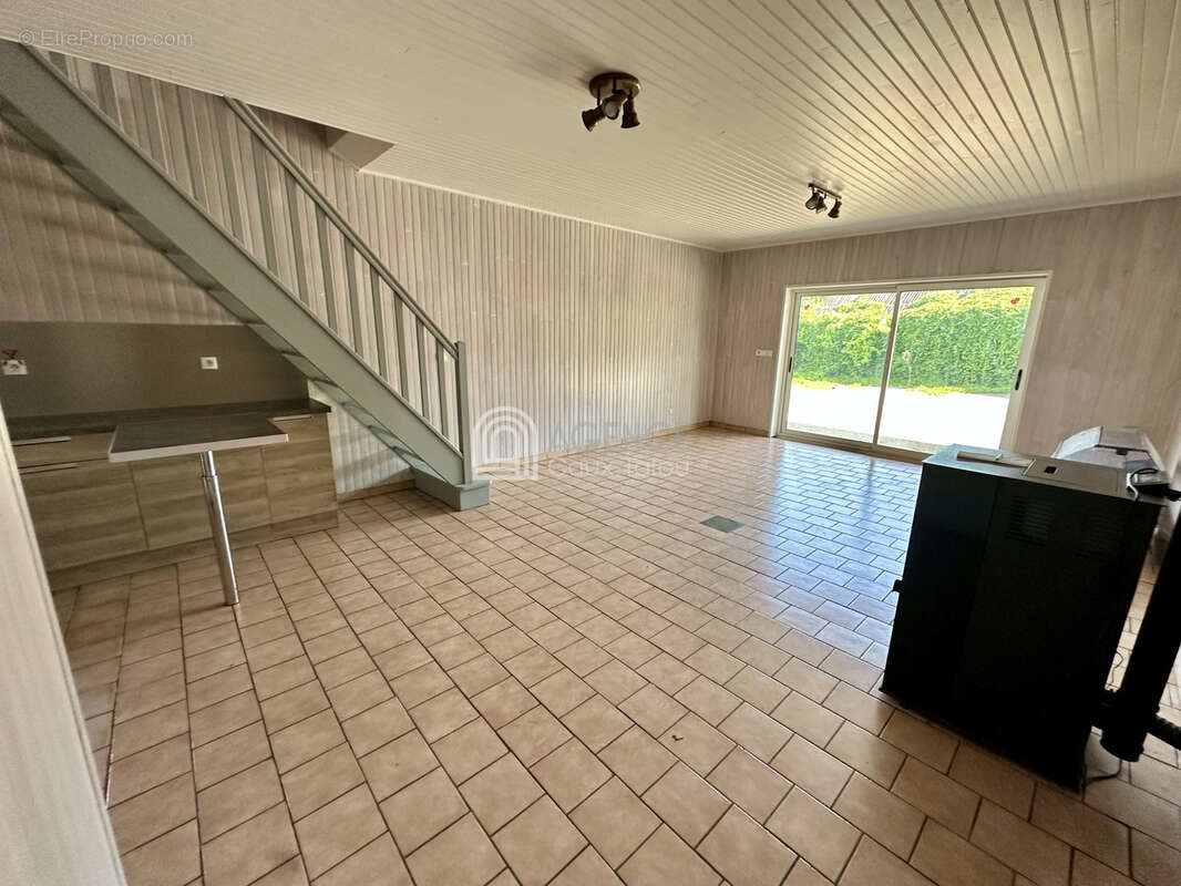 Bien atypique avec habitation et bâtiment agricole sur 2,07 hectares   PREUSEVILLE - photo 3