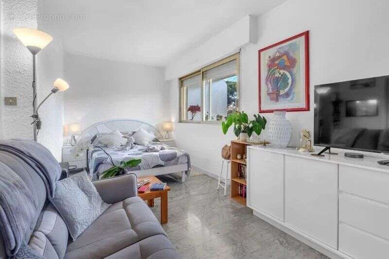 Appartement à VALLAURIS