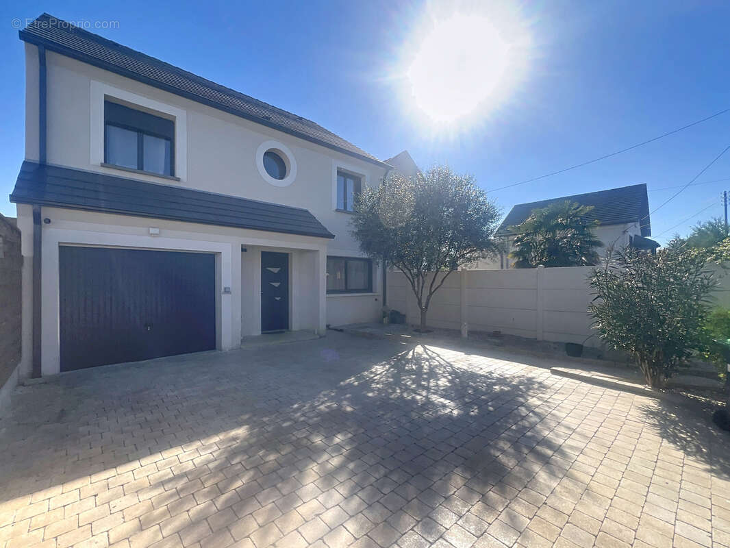 Maison à PARAY-VIEILLE-POSTE