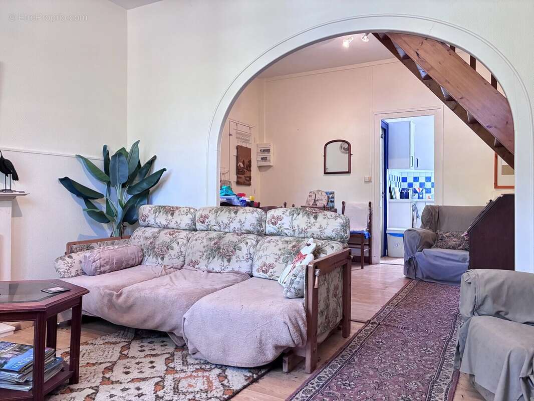 Grande maison de village, maison d'amis, piscine et terrain ! - photo 12