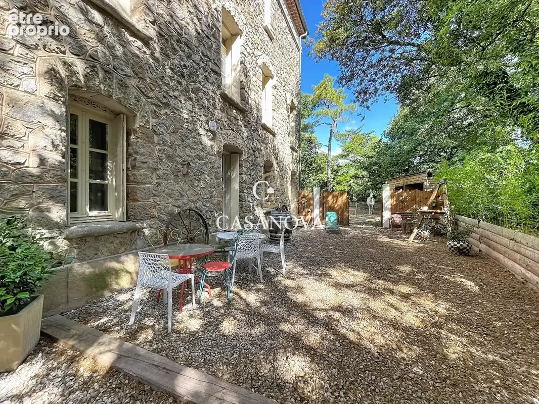 Maison de caractère en pierre 1920 restaurée, 300 m² habitables (dont gîte) + annexes aménageables. terrain de 5 000 m² avec pis - photo 19