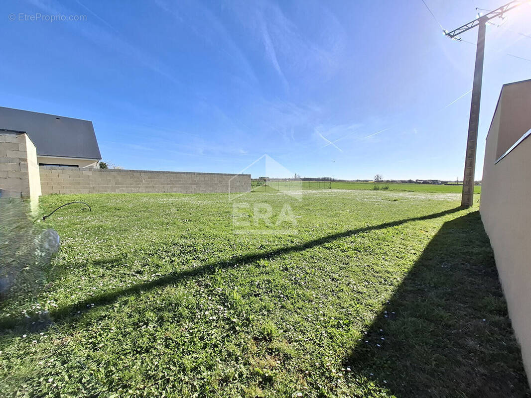 Terrain à LA CHAPELLE-VENDOMOISE