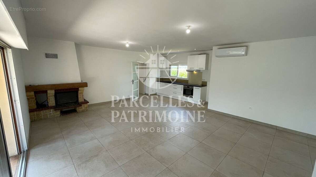 EXCLUSIVITÉ  Maison de plain-pied T4 de 98m² avec sous sol total sur un terrain de 1 209m² - photo 4