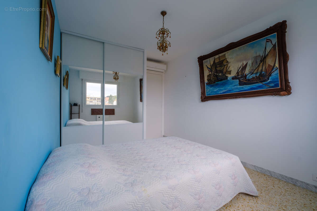 Appartement à SAINT-LAURENT-DU-VAR