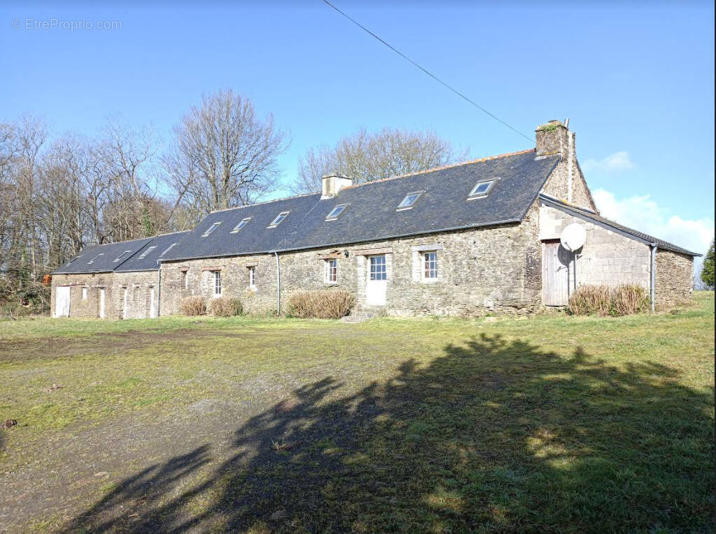Maison à CLEDEN-POHER