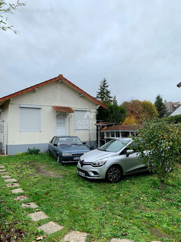 Maison à LE MESNIL-LE-ROI