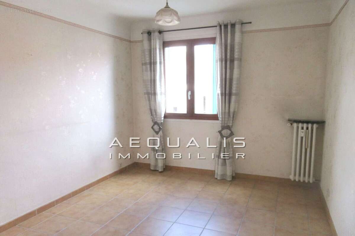 Appartement à SAINT-LAURENT-DU-VAR