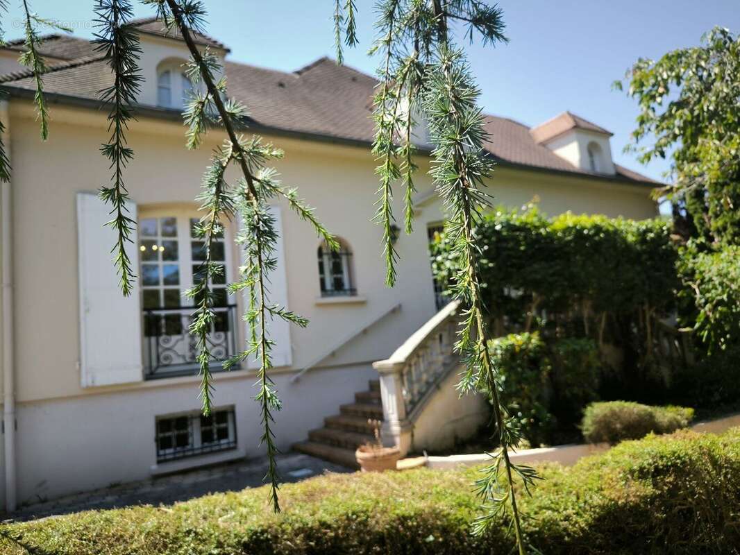 Maison Ile de France de qualité . Jardin clos . Foix . - photo 16