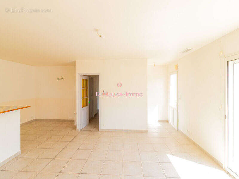 Maison 81 m² à Nalliers  - photo 3