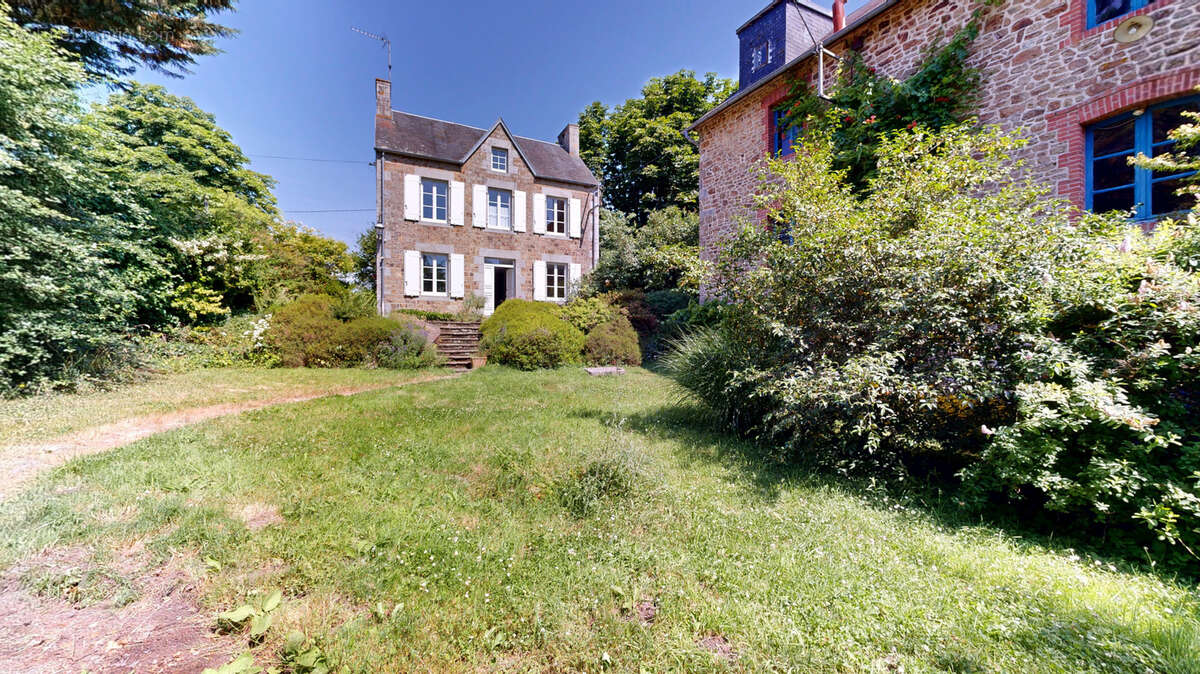 Propriété de caractère avec maison, moulin, dépendances et bief en eau - photo 18