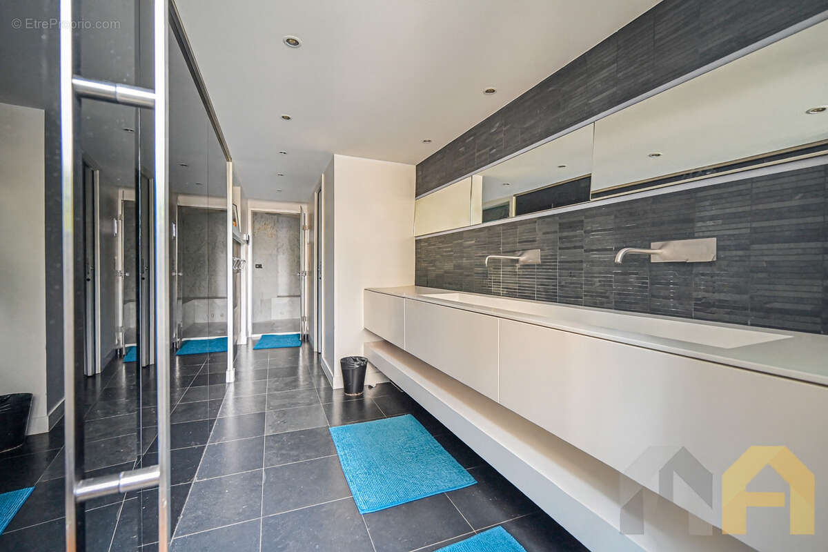 Appartement à PARIS-8E