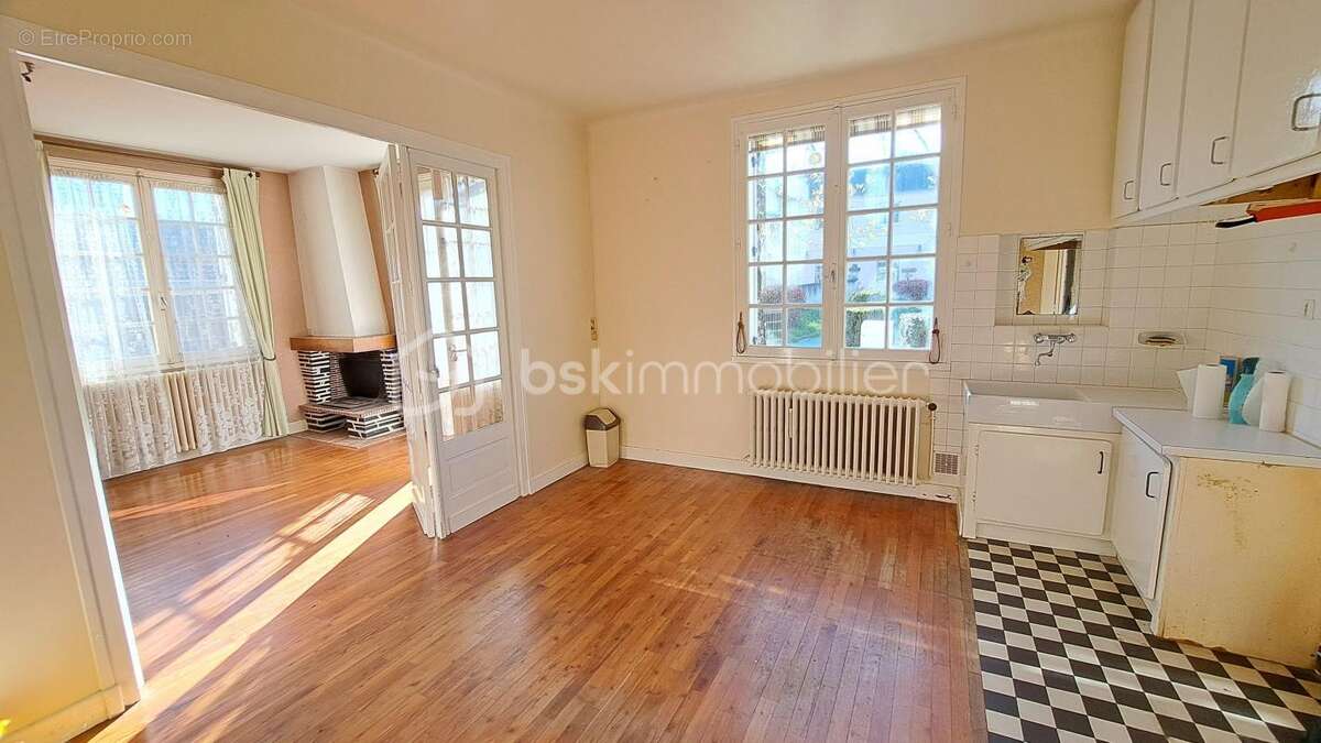 Maison à MANZAC-SUR-VERN