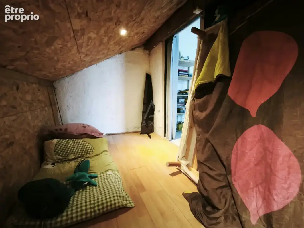 Ugine  Maison rénovée T5 sur 619 m² de terrain plat  Secteur calme - photo 13