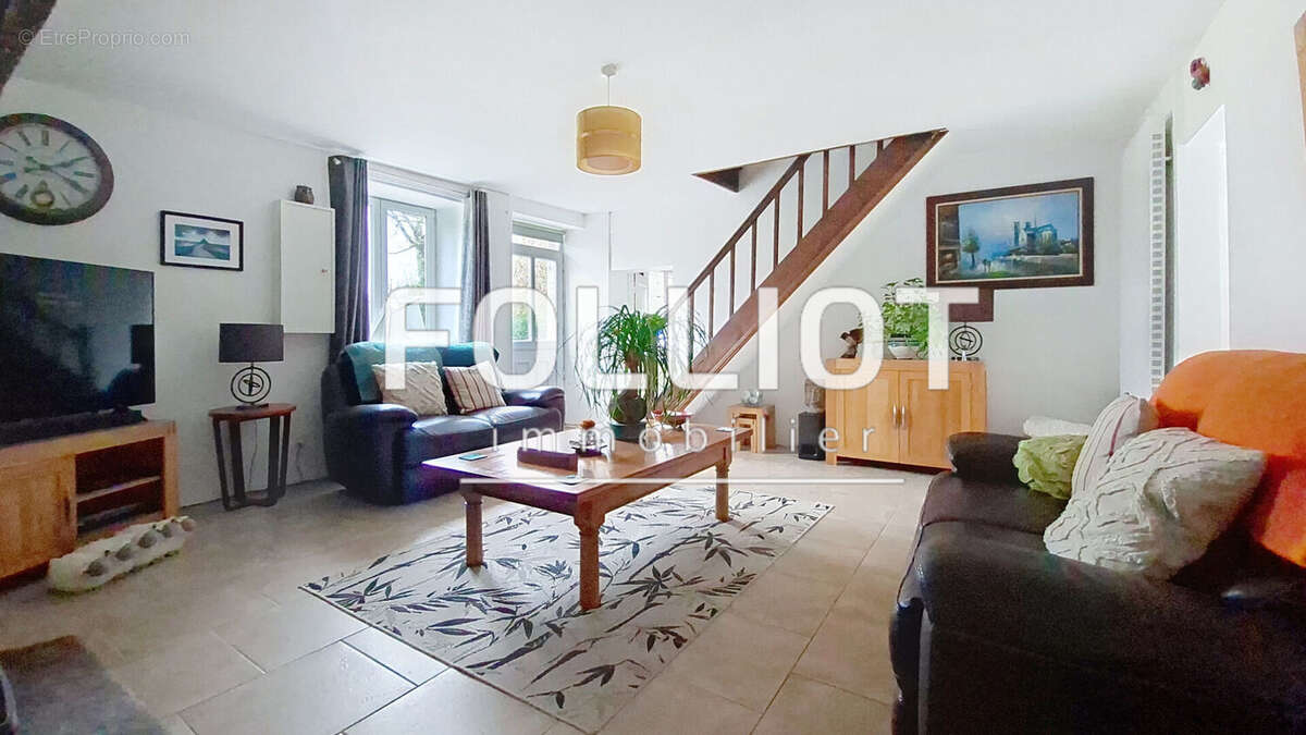 Maison à SAINT-GEORGES-DE-LIVOYE