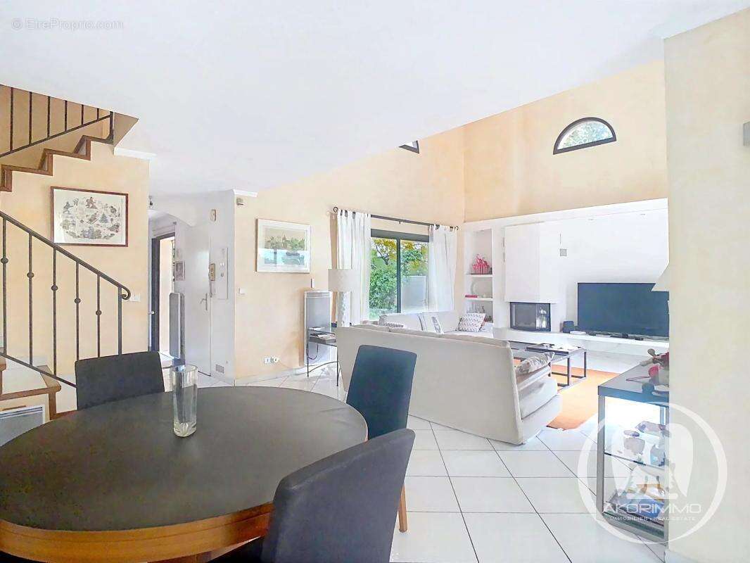 Maison à VILLENEUVE-LOUBET