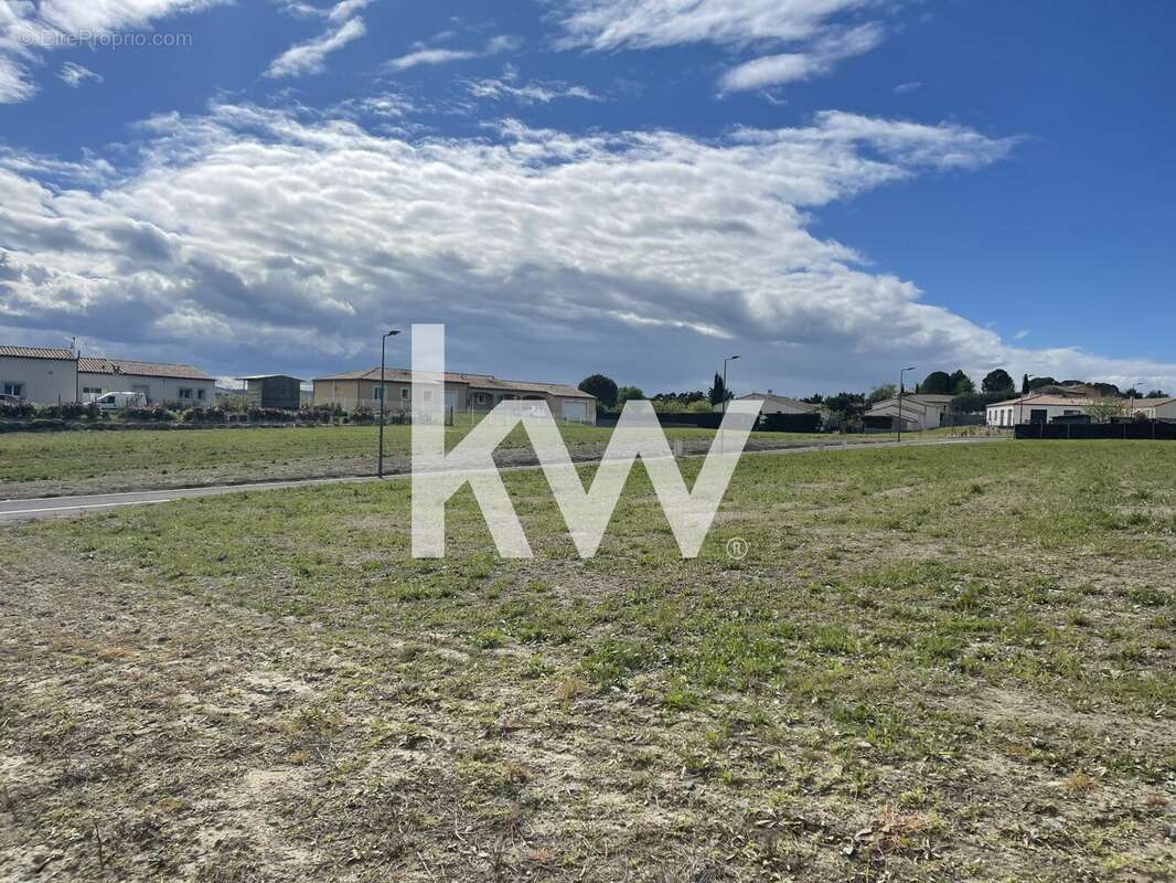 Terrain à VILLENEUVE-LES-MONTREAL