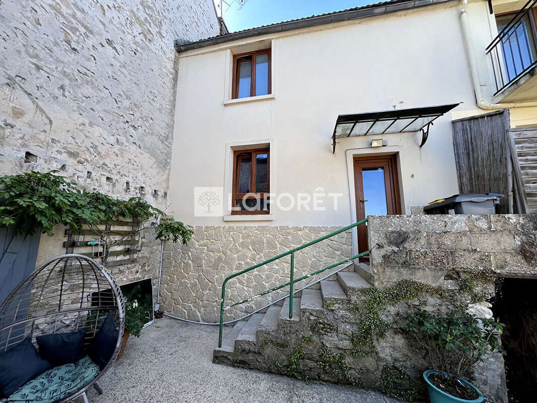 Maison à OINVILLE-SUR-MONTCIENT