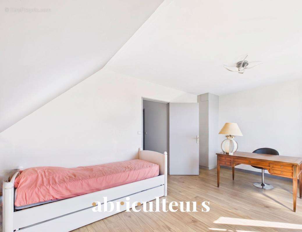 Appartement familial - Dernier étage -- 6 pièces en vente à Charenton-le-Pont (94220) - photo 9