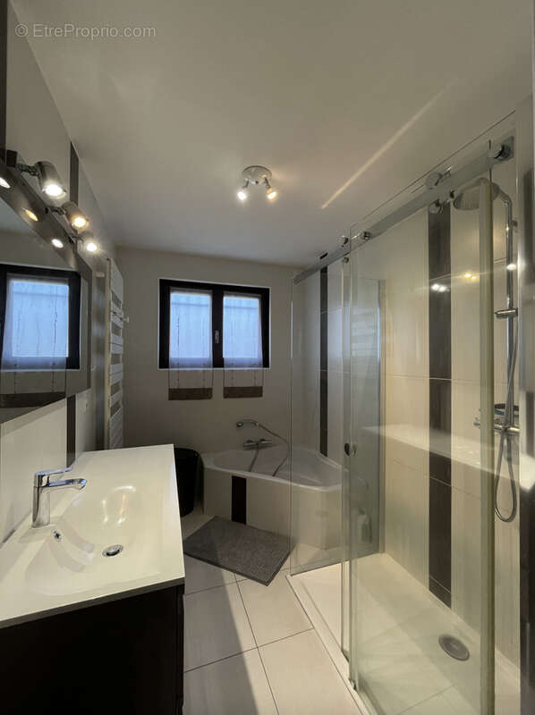 Maison à LA VERPILLIERE