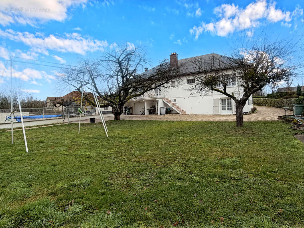 Maison à SAINT-JULIEN-LES-VILLAS