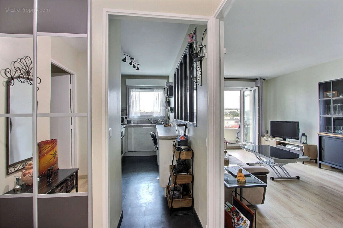 Appartement à VILLENEUVE-LA-GARENNE