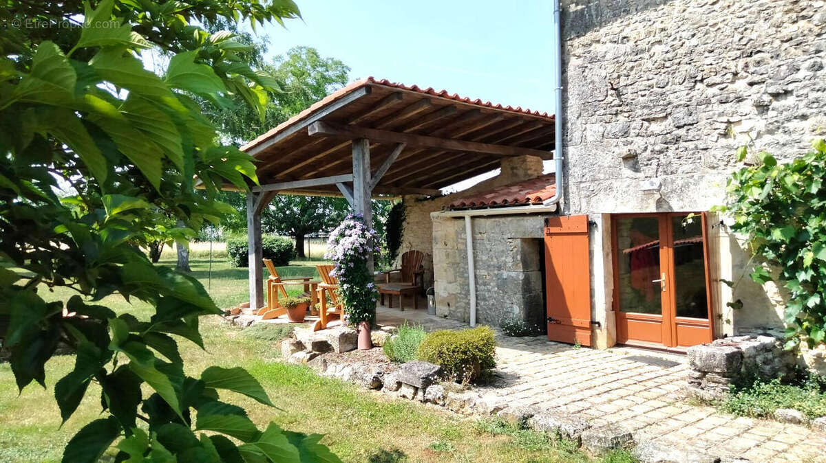 EXTERIEUR - Maison à CELLEFROUIN