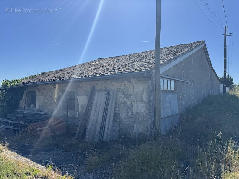 Parking à LA GENETOUZE